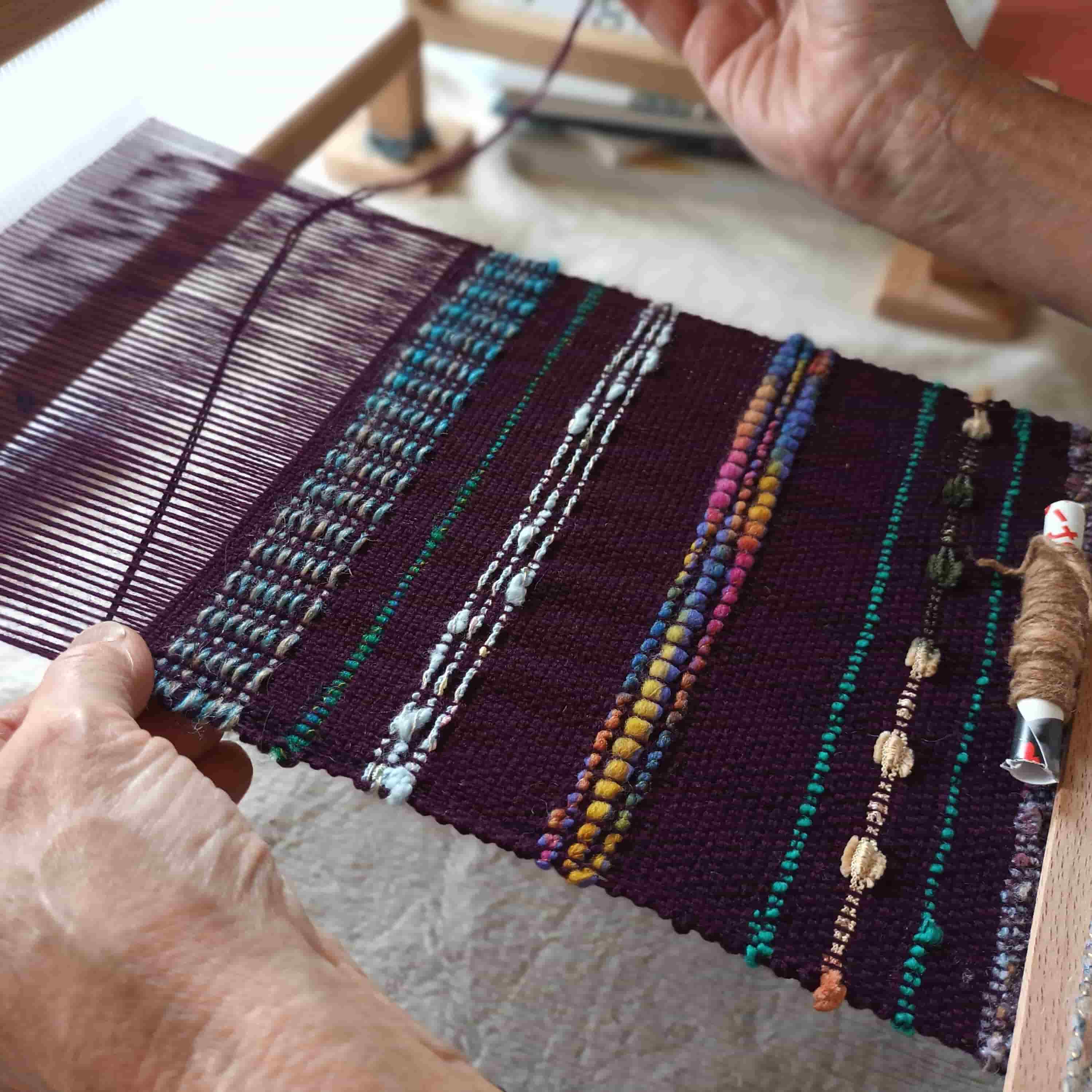 Tissage avec ramasseur sur chaine en laine - métier à tisser à peigne envergeur